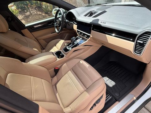 Used 2022 Porsche Cayenne Coupe image 6