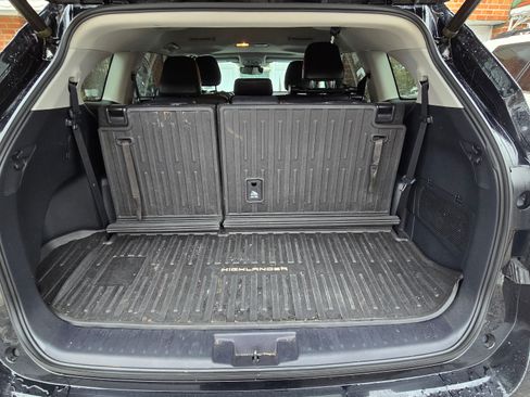 Used 2020 Toyota Highlander XLE image 14
