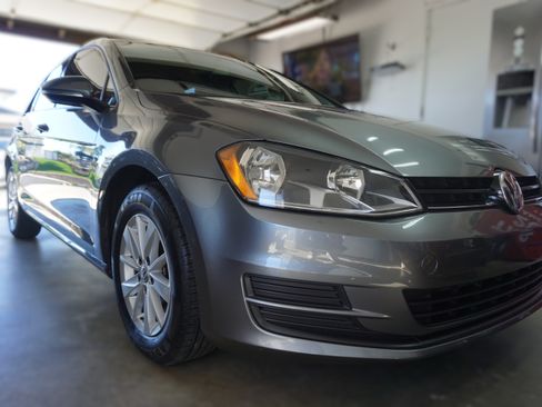 Used 2016 Volkswagen Golf S image 5