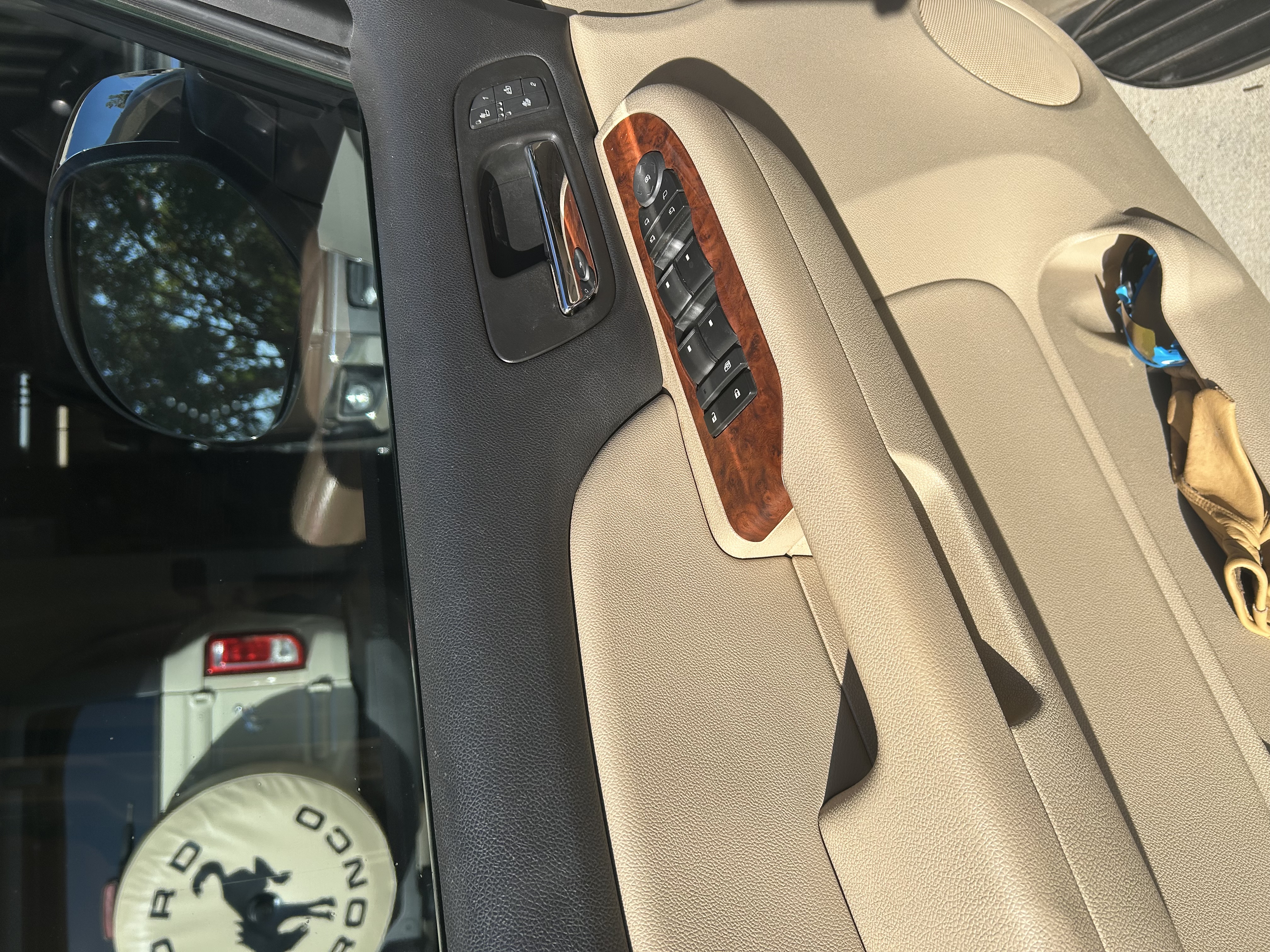 Used 2008 Chevrolet Avalanche LTZ w/ LTZ Preferred Equipment Group RWD image 8