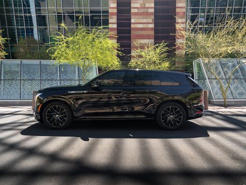 Used 2025 Cadillac Escalade IQ Sport 1 w/ LPO, ONYX Package image 2