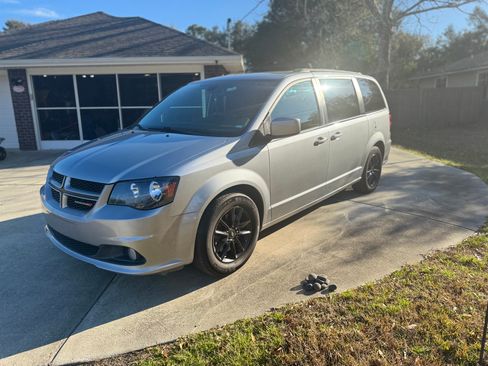 Used 2019 Dodge Grand Caravan GT image 2