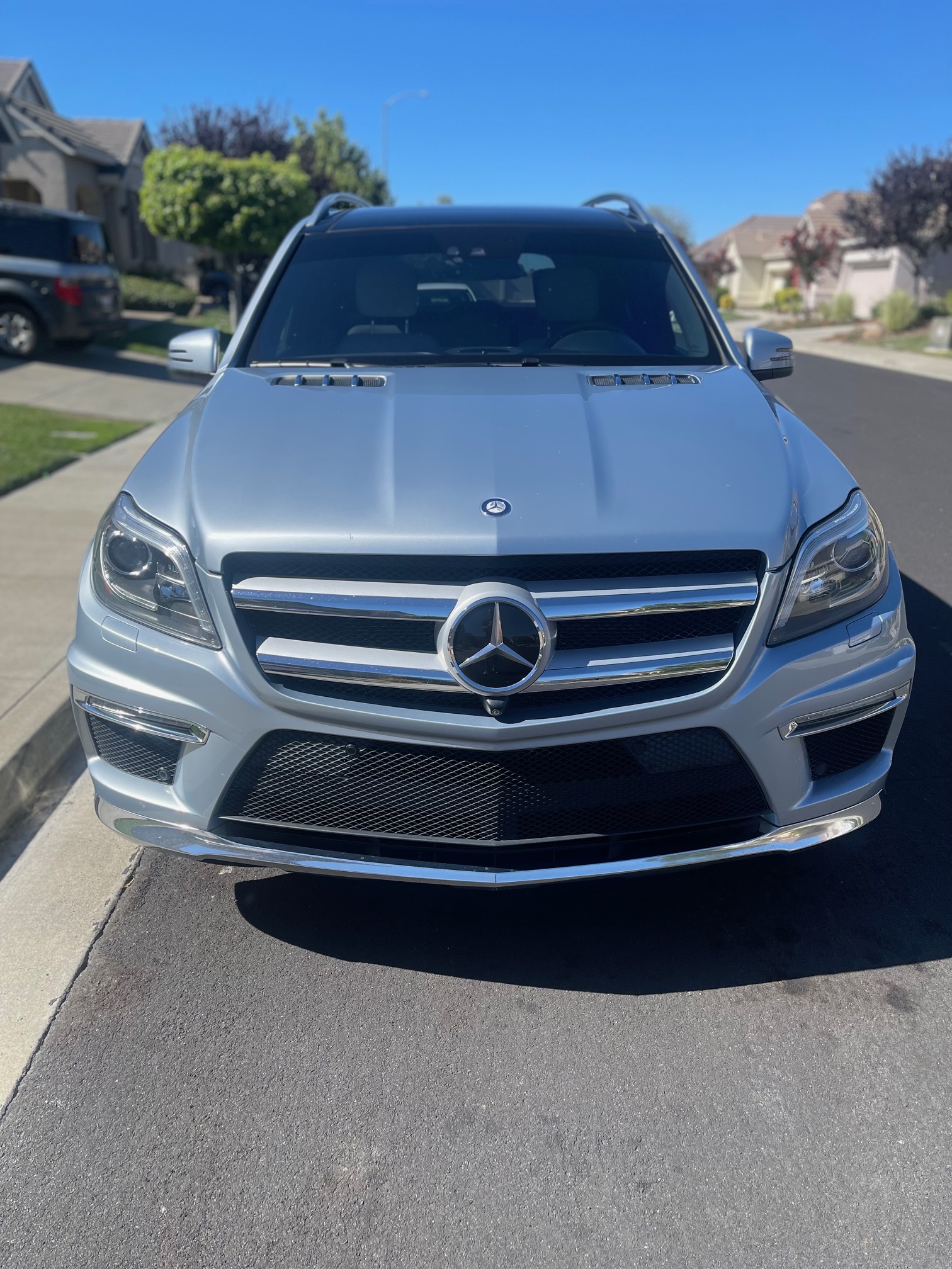 Used 2015 Mercedes-Benz GL 550 4MATIC image 2
