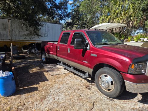 Used 2005 Ford F350 Lariat image 1