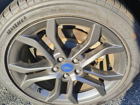 Used 2018 Ford Fusion SE w/ Equipment Group 601A image 5