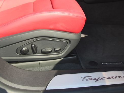 Used 2021 Porsche Taycan 4S image 17