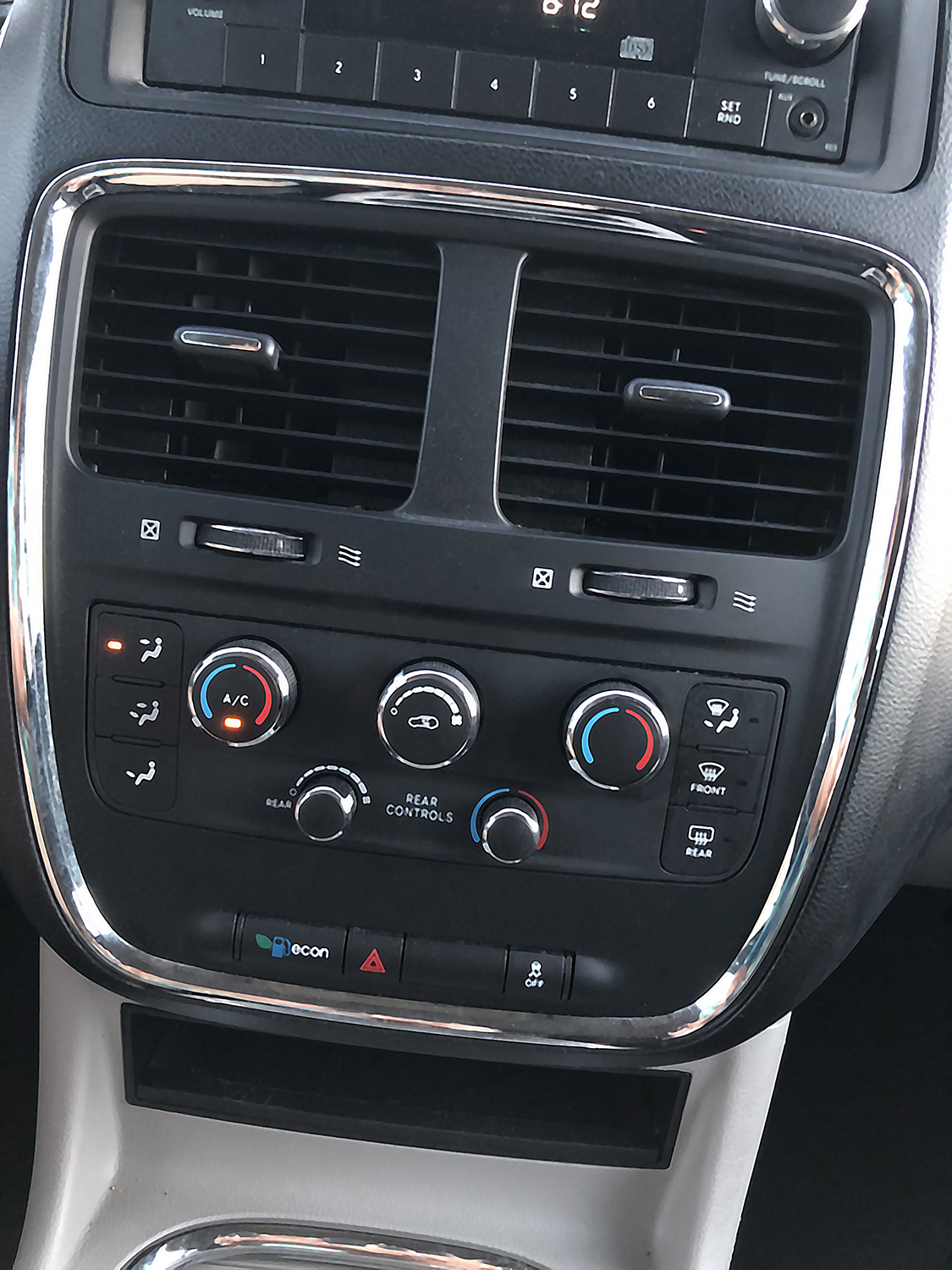 Used 2014 Dodge Grand Caravan SXT w/ Rear Park Assist Package FWD image 15