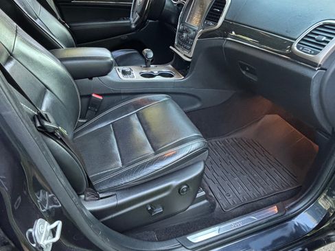 Used 2015 Jeep Grand Cherokee Overland AWD/4WD image 6