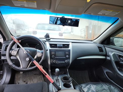 Used 2015 Nissan Altima 2.5 SV image 2