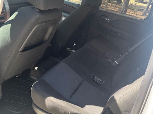 Used 2011 GMC Yukon XL SLE image 4