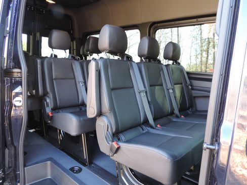 Used 2023 Mercedes-Benz Sprinter 2500 image 11