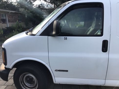 Used 2001 Chevrolet Express 1500 image 2