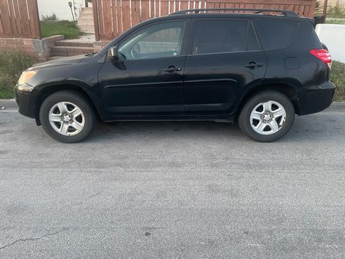 Used 2011 Toyota RAV4 4WD w/ Base L4 Extra Value Pkg image 2