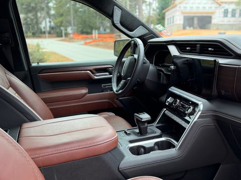 Used 2024 GMC Sierra 1500 Denali Ultimate image 6