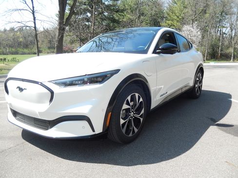 Used 2021 Ford Mustang Mach-E Premium AWD/4WD image 25