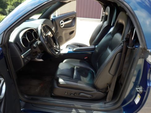 Used 2005 Chevrolet SSR w/ Preferred Equipment Group RWD image 10
