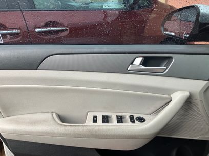 Used 2015 Hyundai Sonata SE w/ Option Group 09