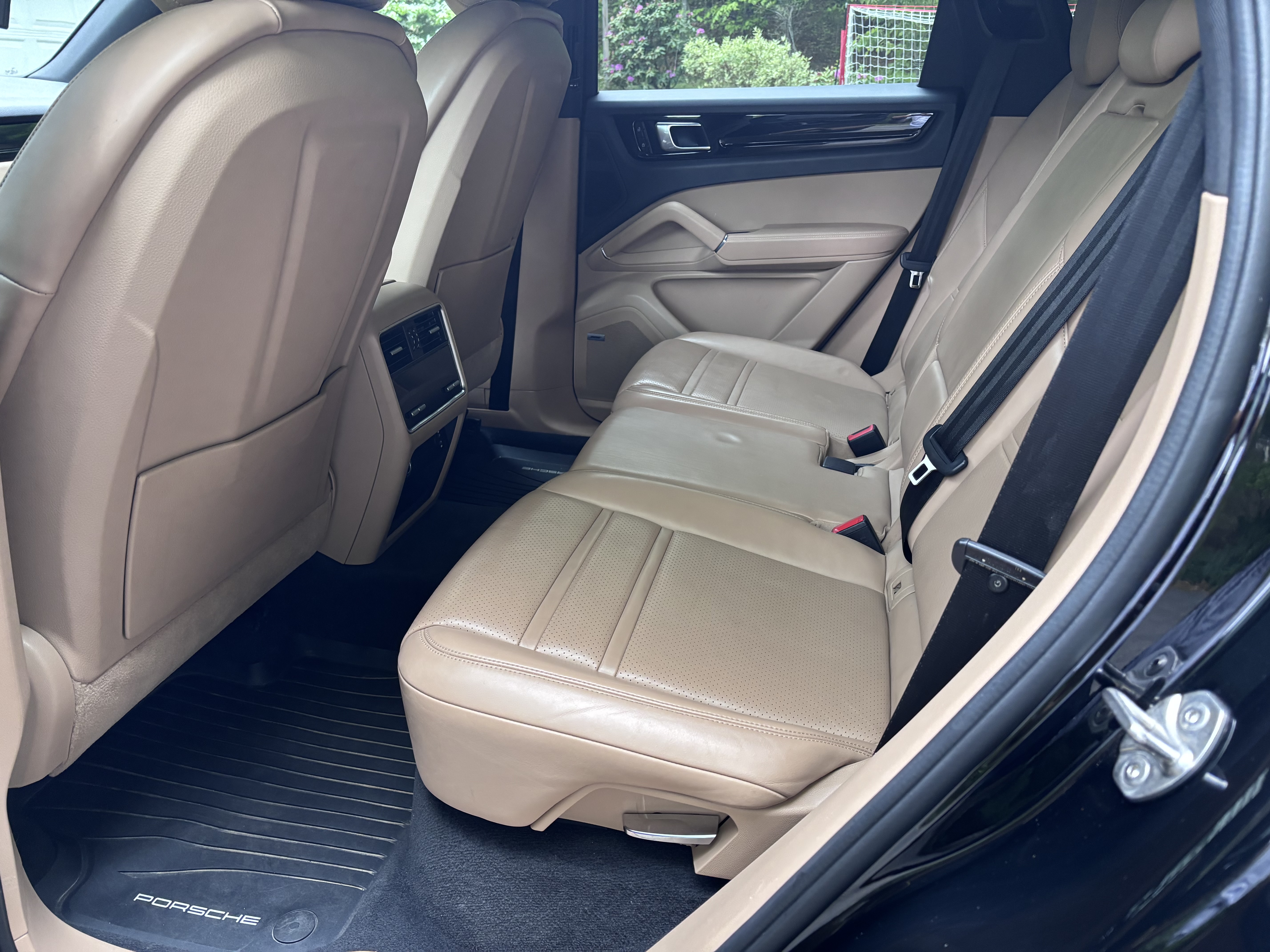 Used 2021 Porsche Cayenne AWD/4WD image 15