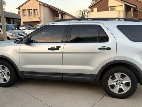Used 2014 Ford Explorer FWD image 2