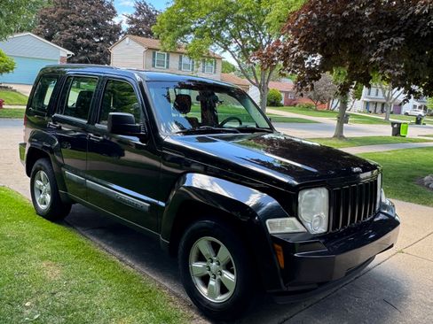 Used 2009 Jeep Liberty Sport AWD/4WD image 6