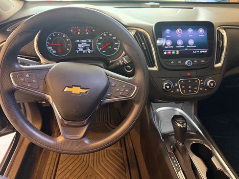 Used 2019 Chevrolet Malibu LT image 12
