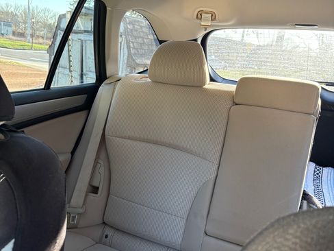 Used 2017 Subaru Outback 2.5i Premium image 6