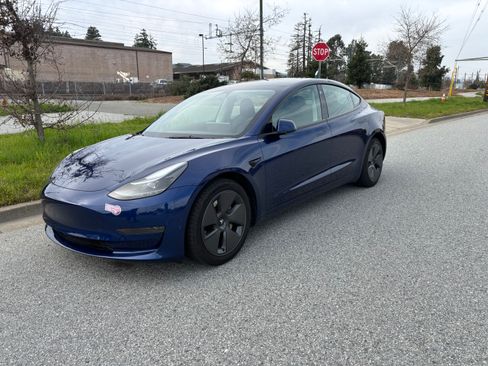 Used 2023 Tesla Model 3 Standard Range image 1