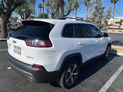 Used 2019 Jeep Cherokee Limited w/ Technology Group FWD image 5