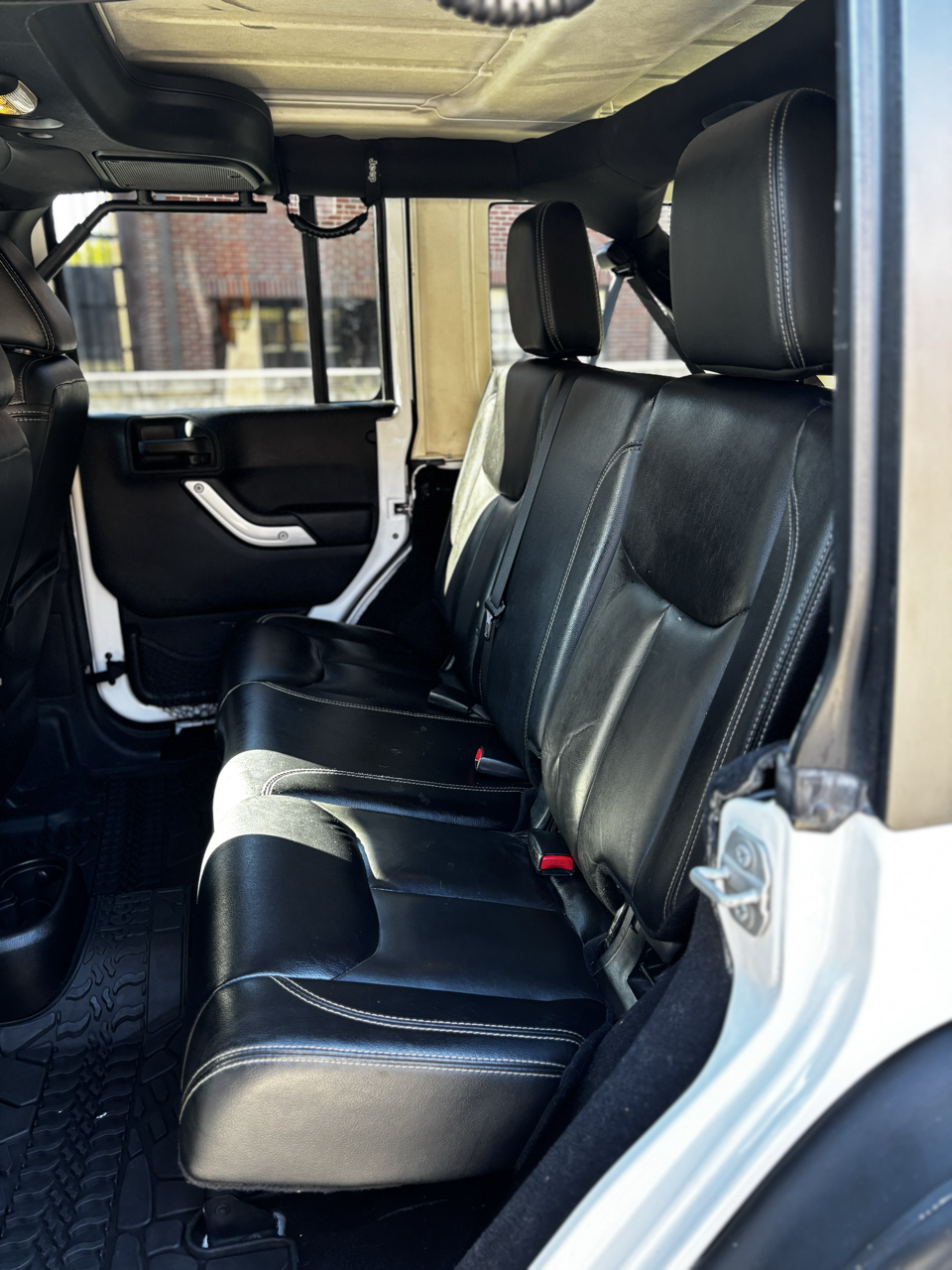 Used 2015 Jeep Wrangler Unlimited Rubicon AWD/4WD image 4