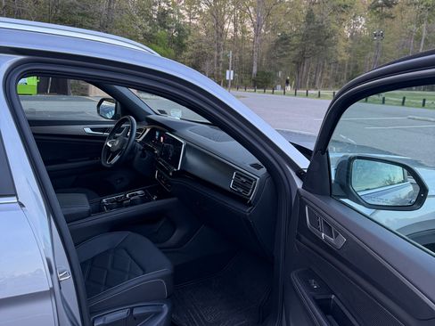 Used 2024 Volkswagen Atlas Cross Sport SE image 14