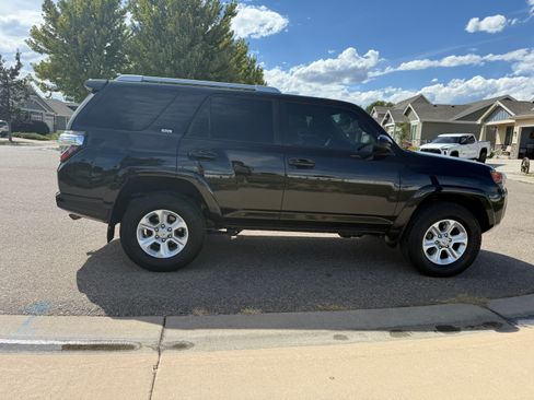 Used 2015 Toyota 4Runner SR5 AWD/4WD image 5