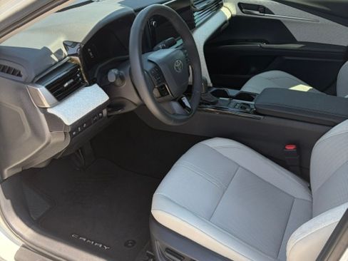Used 2026 Toyota Camry XLE AWD/4WD image 12