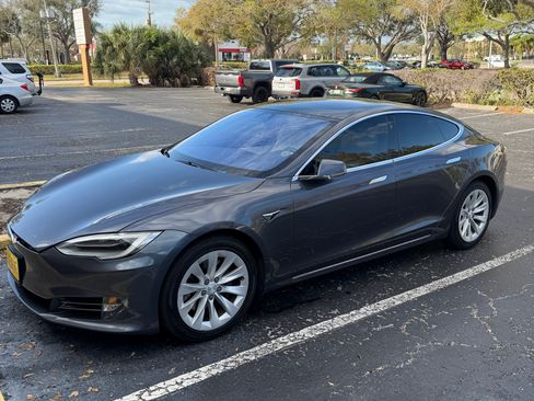 Used 2020 Tesla Model S Long Range Plus image 2