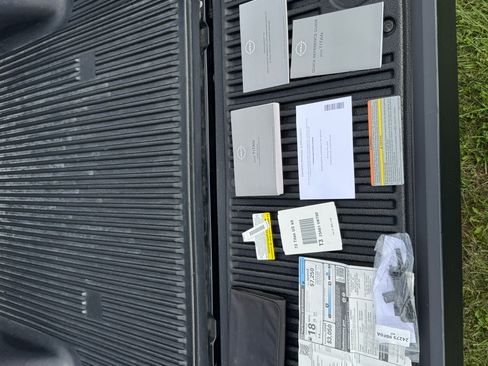 Used 2023 Nissan Titan SV w/ SV Convenience Package image 26