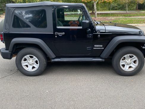 Used 2010 Jeep Wrangler Sport w/ Black Appearance Group image 6