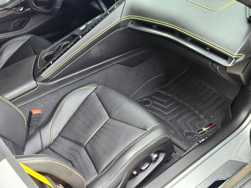 Used 2021 Chevrolet Corvette Stingray Premium Cpe w/ Z51 Performance Package image 6