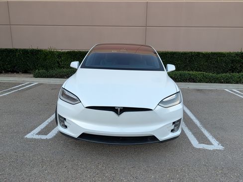 Used 2016 Tesla Model X 90D image 2