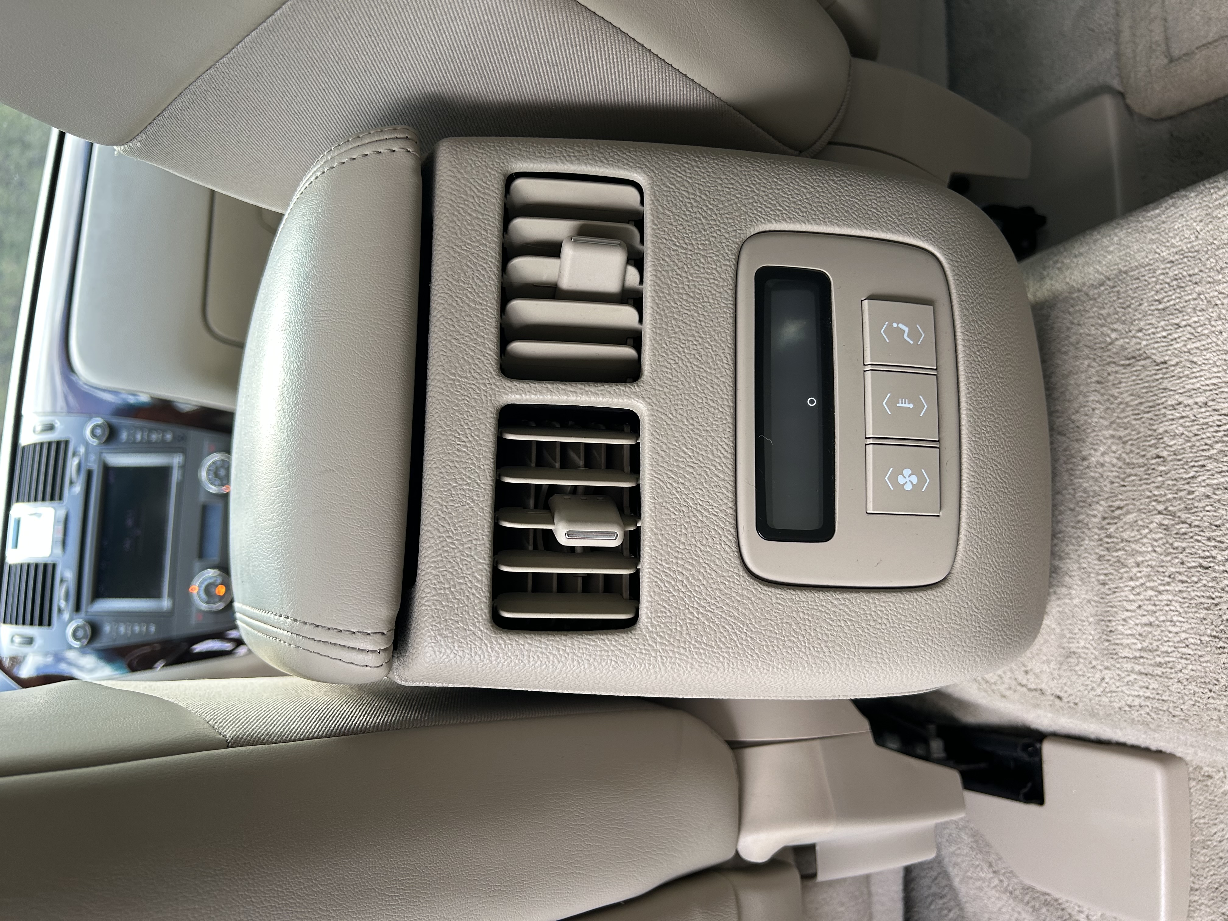 Used 2010 Cadillac DTS Luxury FWD image 12