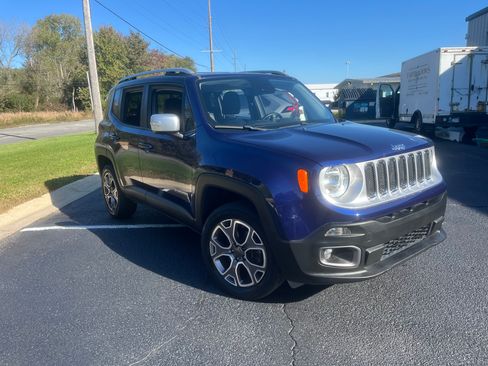 Used 2017 Jeep Renegade Limited image 4