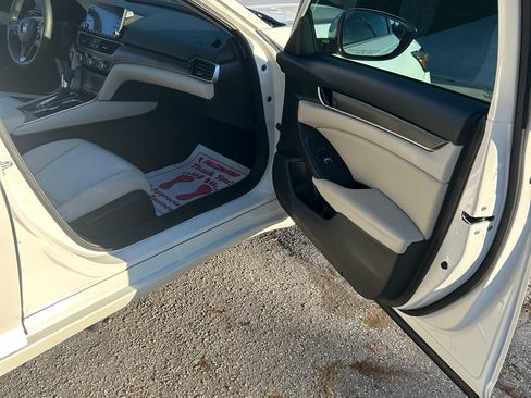 Used 2018 Honda Accord LX image 9