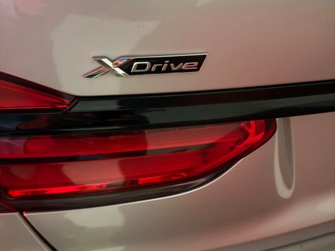 Used 2017 BMW 750i xDrive image 8