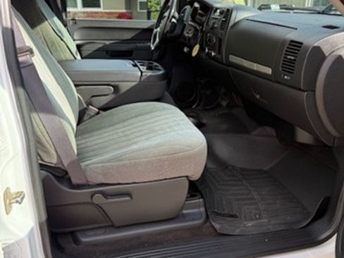 Used 2014 GMC Sierra 2500 SLE w/ SLE Preferred Package image 2