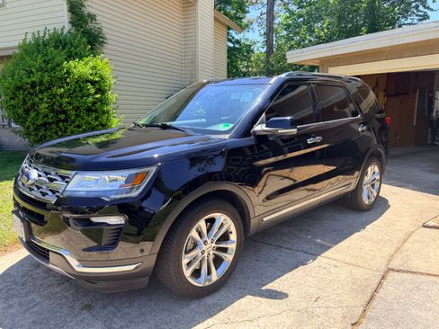 Used 2018 Ford Explorer Limited w/ Equipment Group 301A AWD/4WD image 5