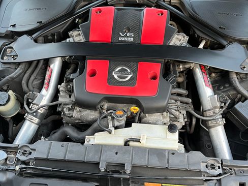 Used 2009 Nissan 370Z Touring w/ Sport Pkg RWD image 9