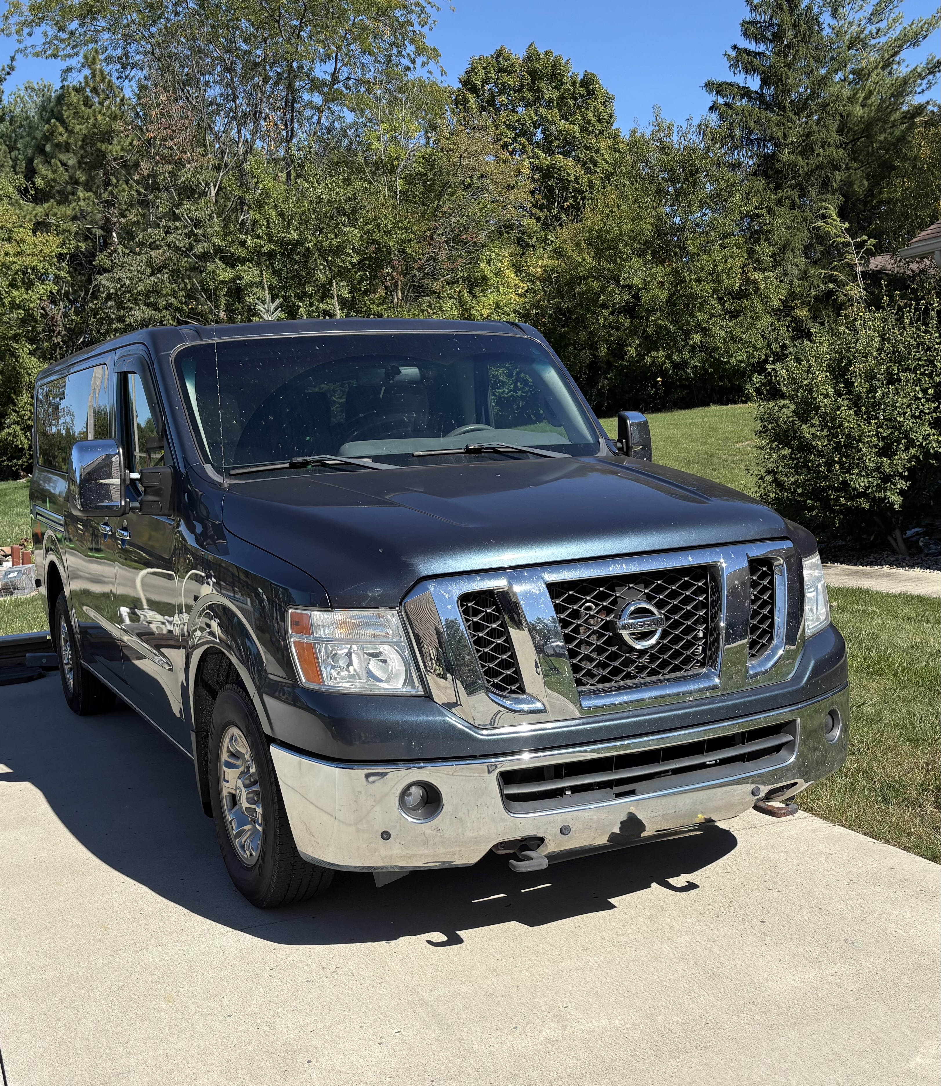 Used 2014 Nissan NV 3500 SL w/ Technology Package RWD image 2