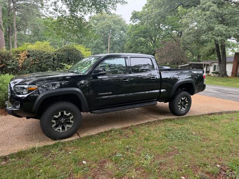 Used 2023 Toyota Tacoma TRD Off-Road w/ Technology Package AWD/4WD image 5