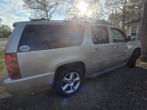 Used 2013 Chevrolet Suburban LTZ AWD/4WD image 14