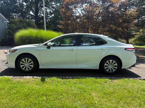 Used 2020 Toyota Camry LE FWD image 1