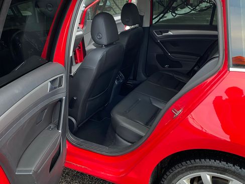 Used 2016 Volkswagen Golf SE image 14