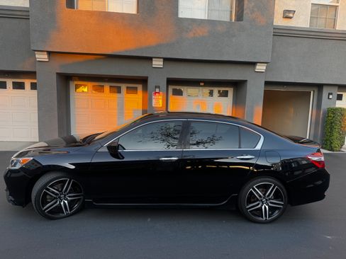 Used 2017 Honda Accord Sport Special Edition image 2